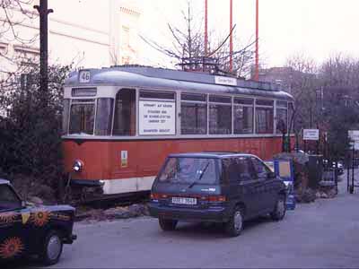 Berlin 217 053 als Kunstwerk am Lindentunnel